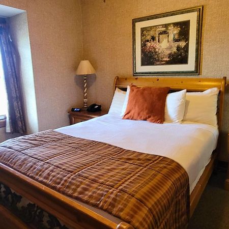 Altland House Inn & Suites Abbottstown Bagian luar foto