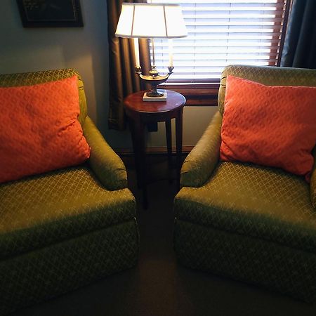 Altland House Inn & Suites Abbottstown Bagian luar foto