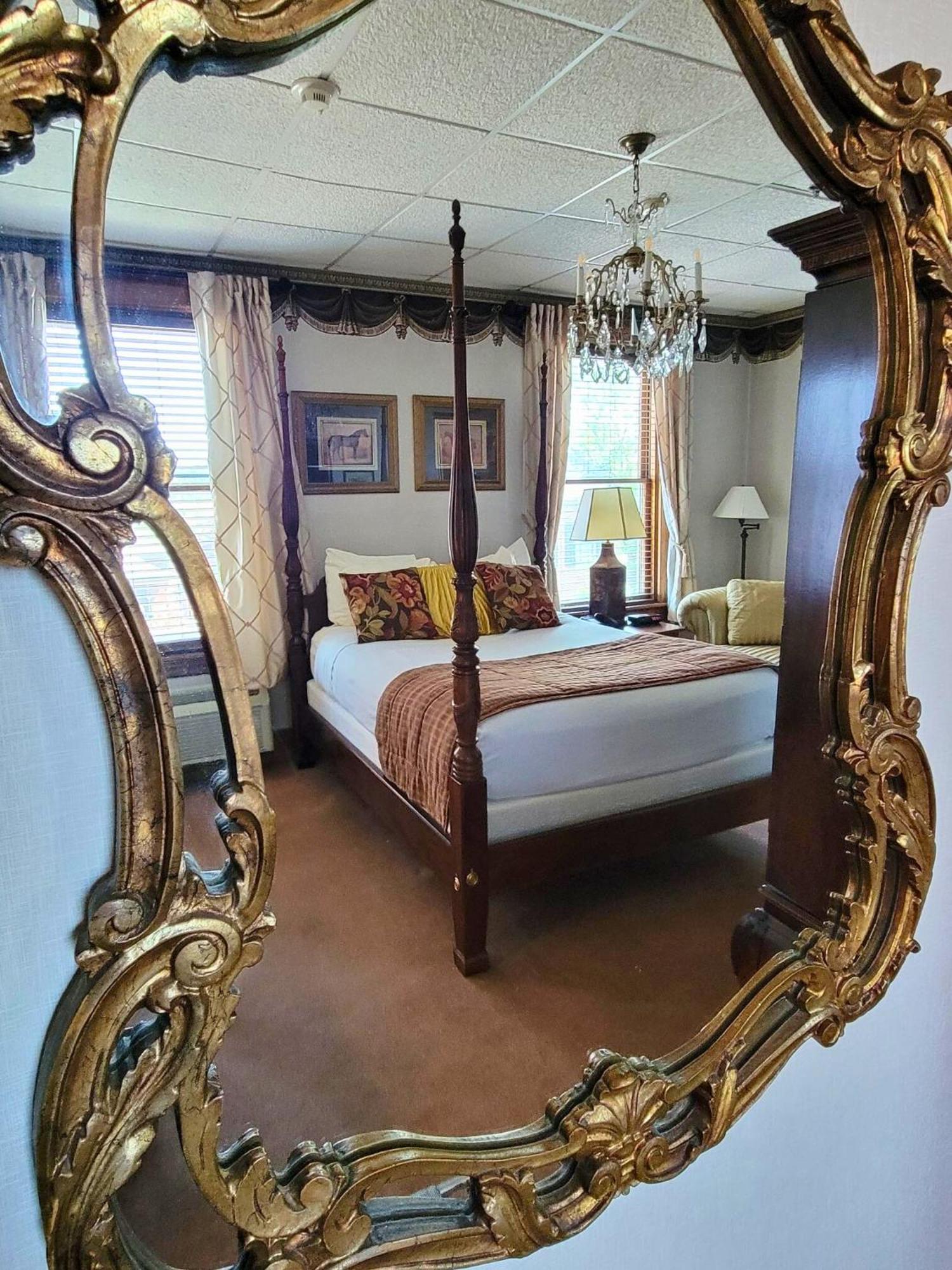 Altland House Inn & Suites Abbottstown Bagian luar foto