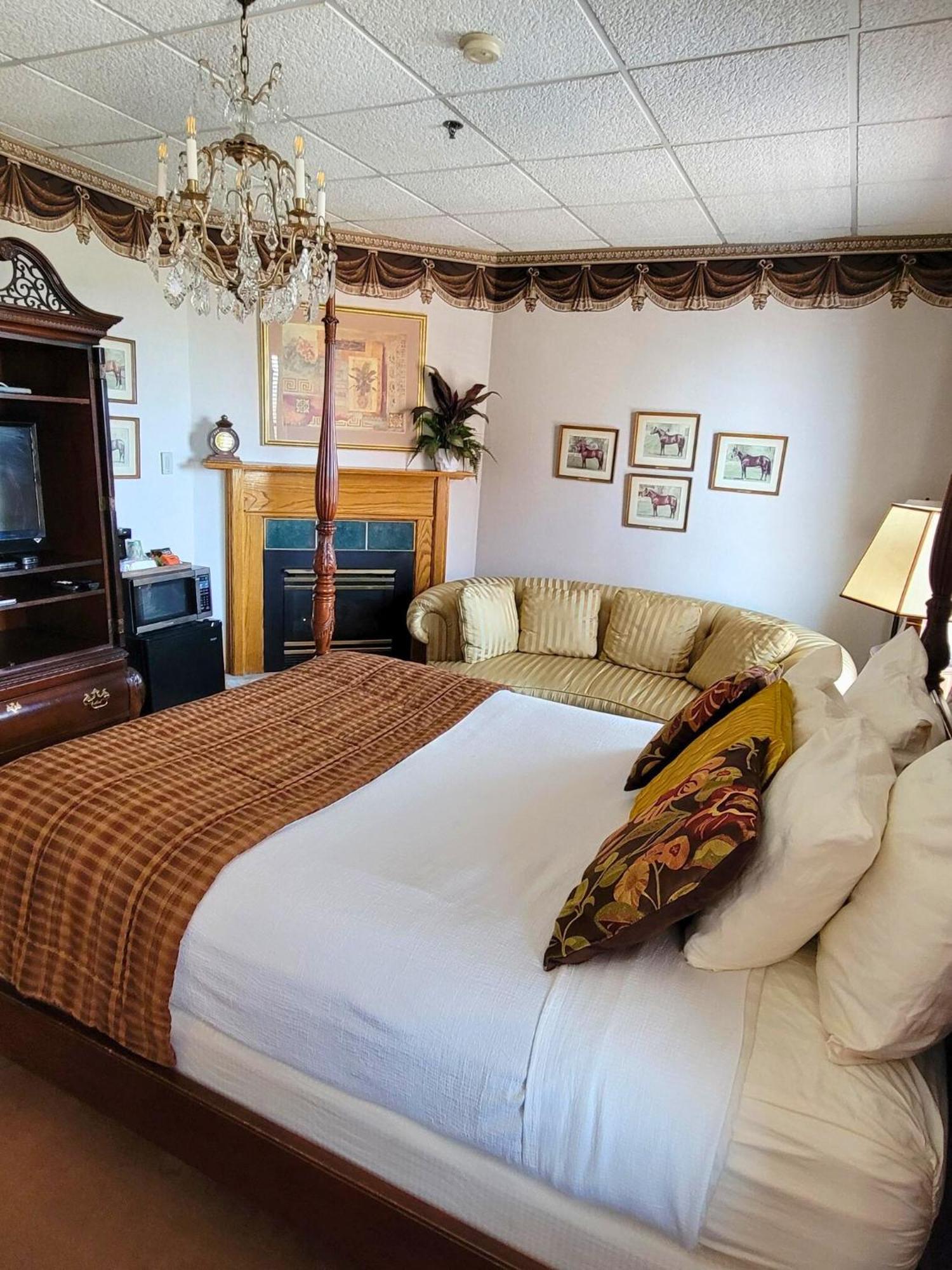 Altland House Inn & Suites Abbottstown Bagian luar foto