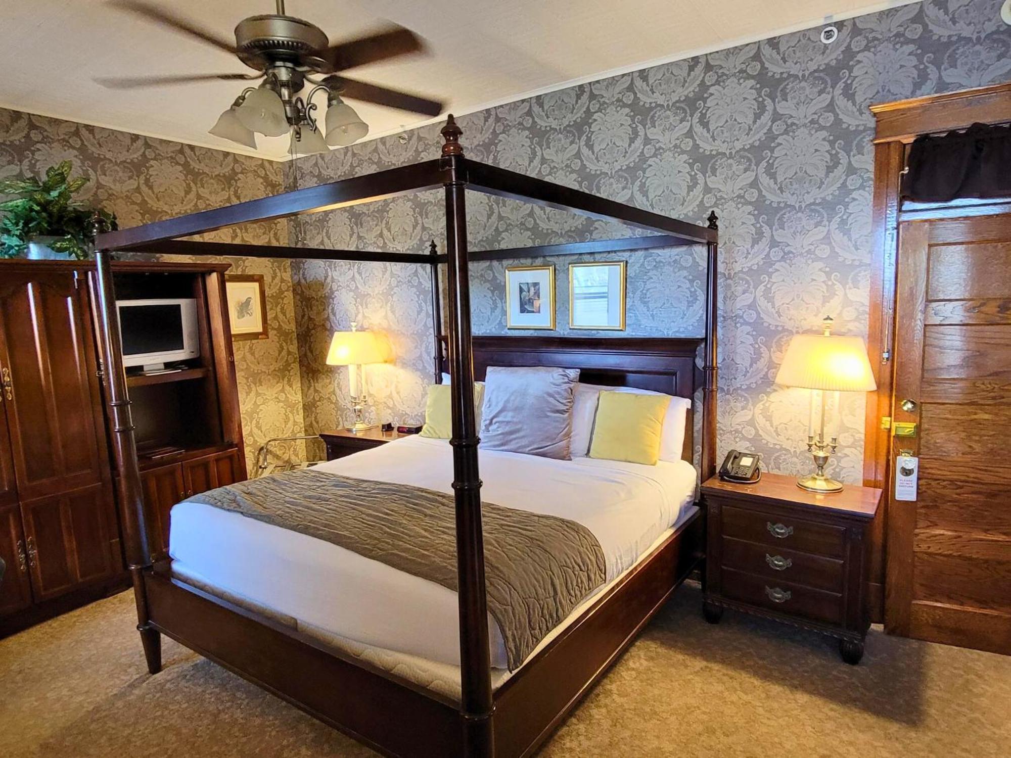 Altland House Inn & Suites Abbottstown Bagian luar foto