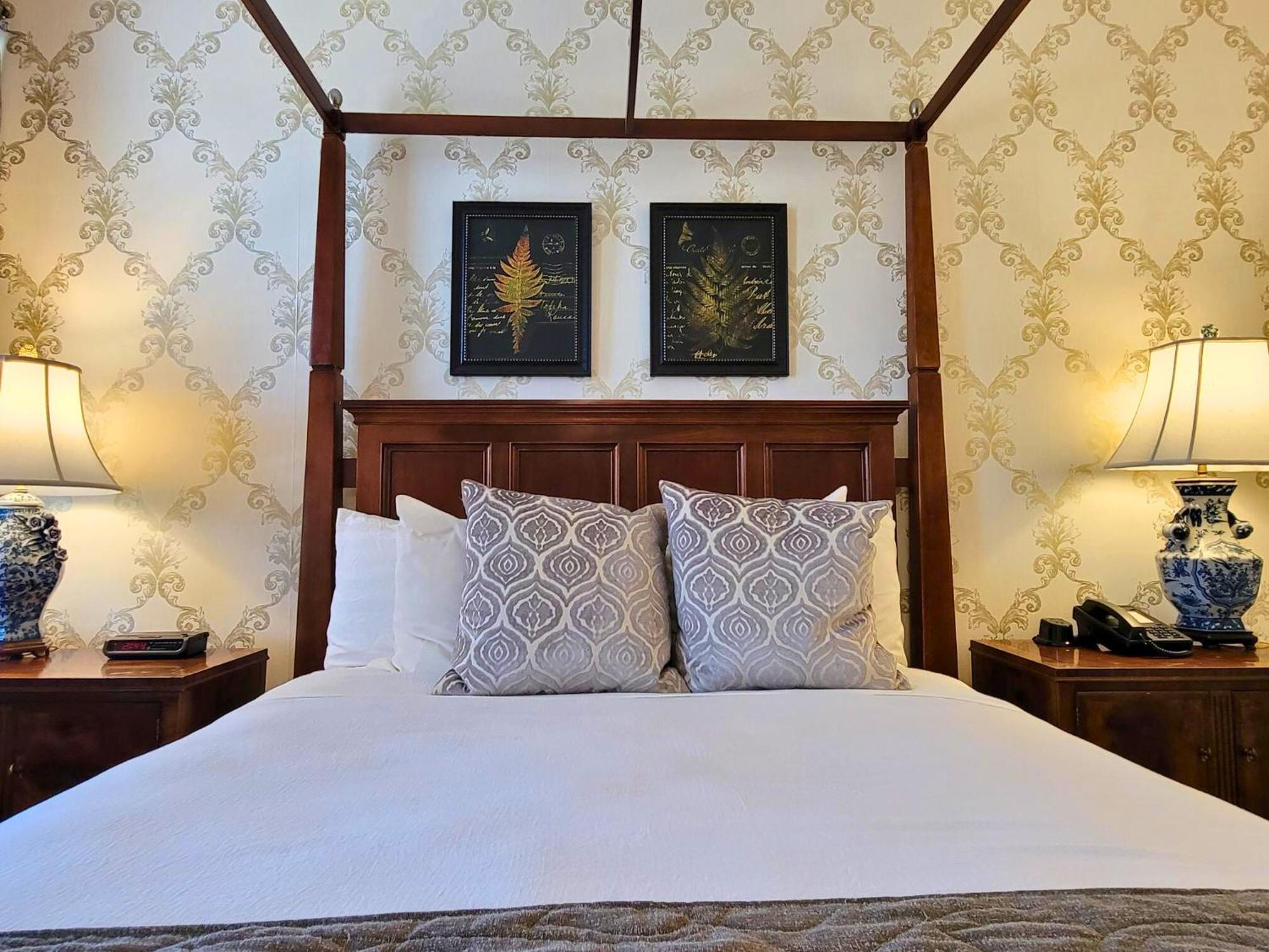 Altland House Inn & Suites Abbottstown Bagian luar foto
