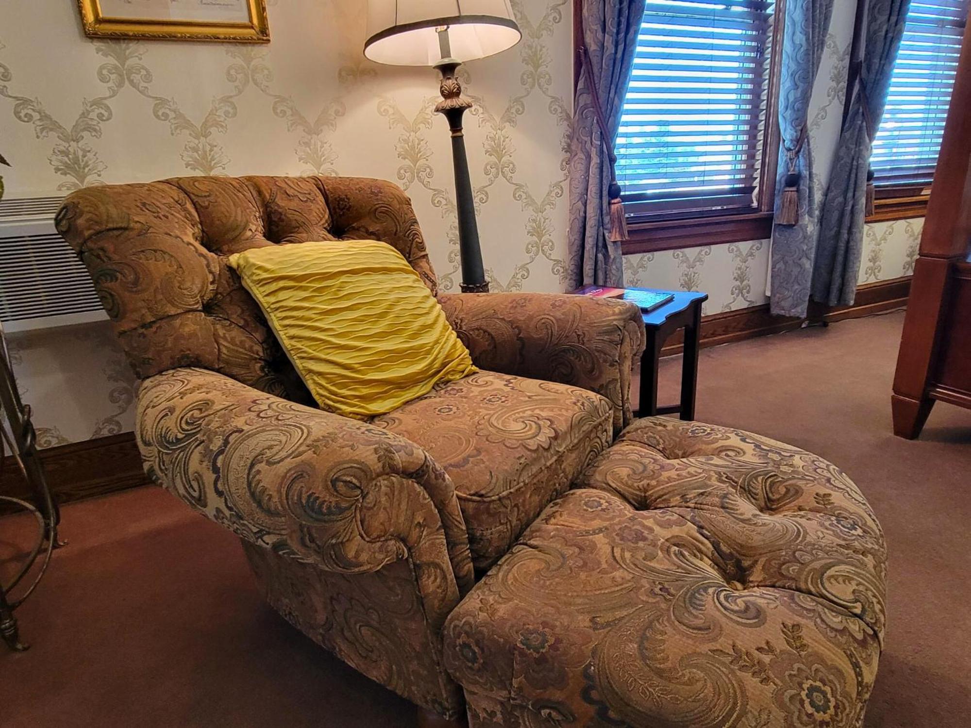 Altland House Inn & Suites Abbottstown Bagian luar foto