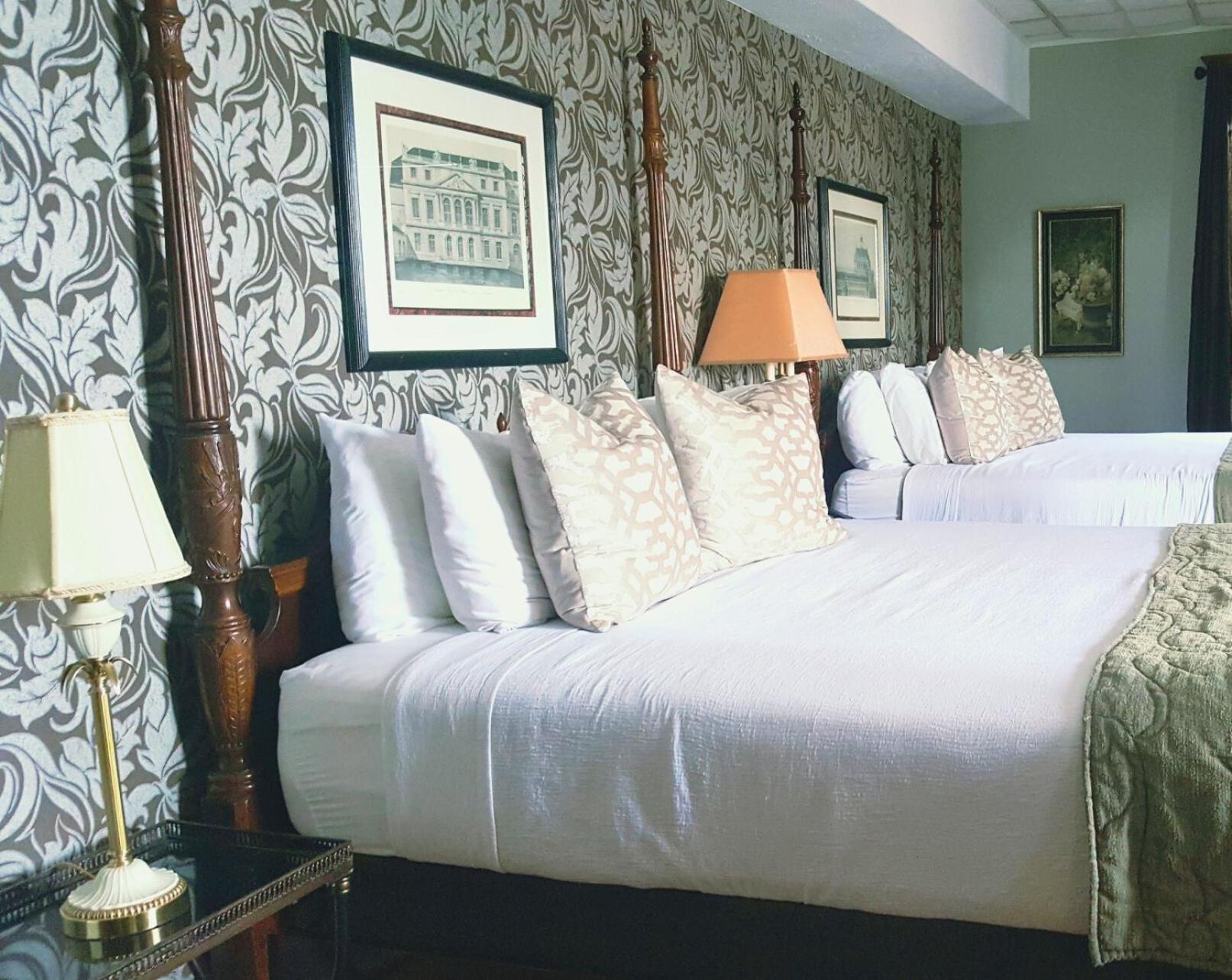Altland House Inn & Suites Abbottstown Bagian luar foto