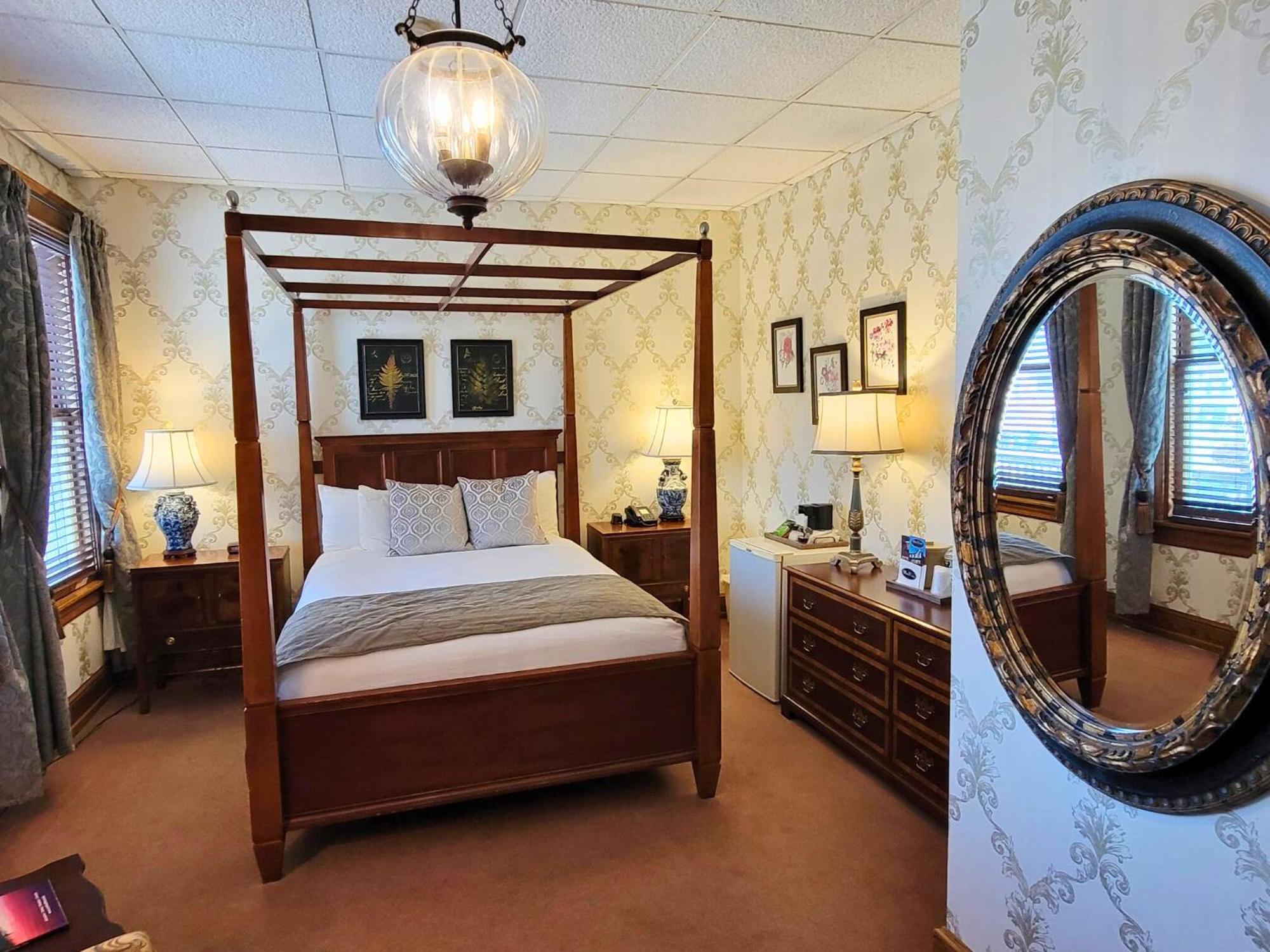 Altland House Inn & Suites Abbottstown Bagian luar foto
