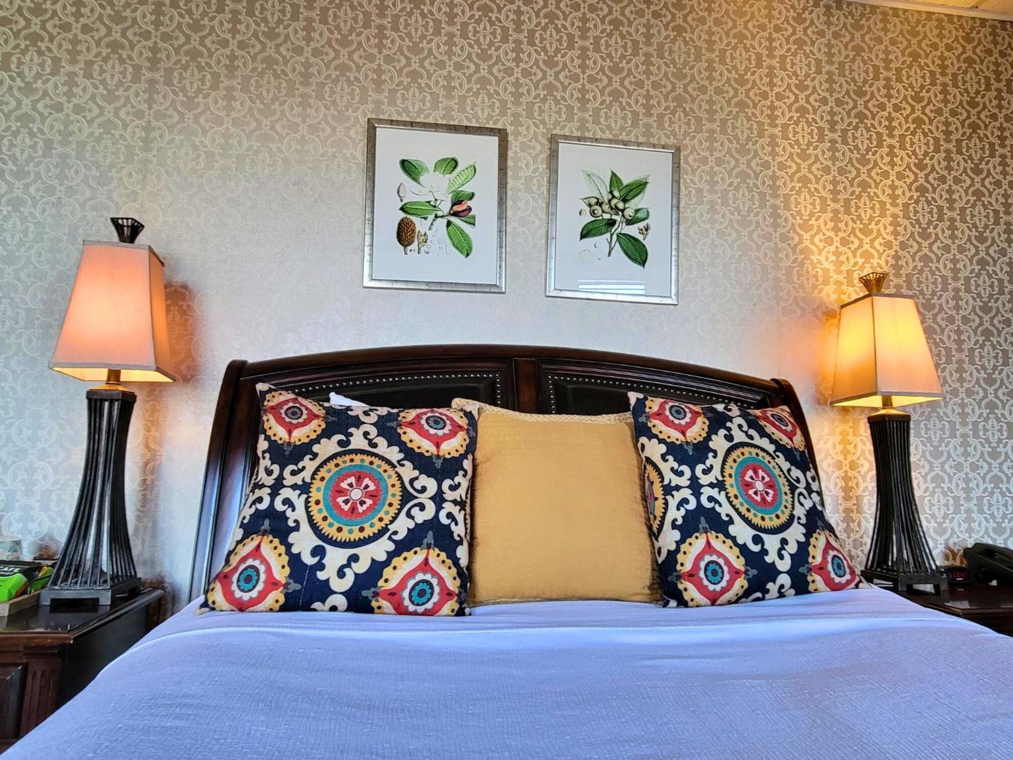 Altland House Inn & Suites Abbottstown Bagian luar foto