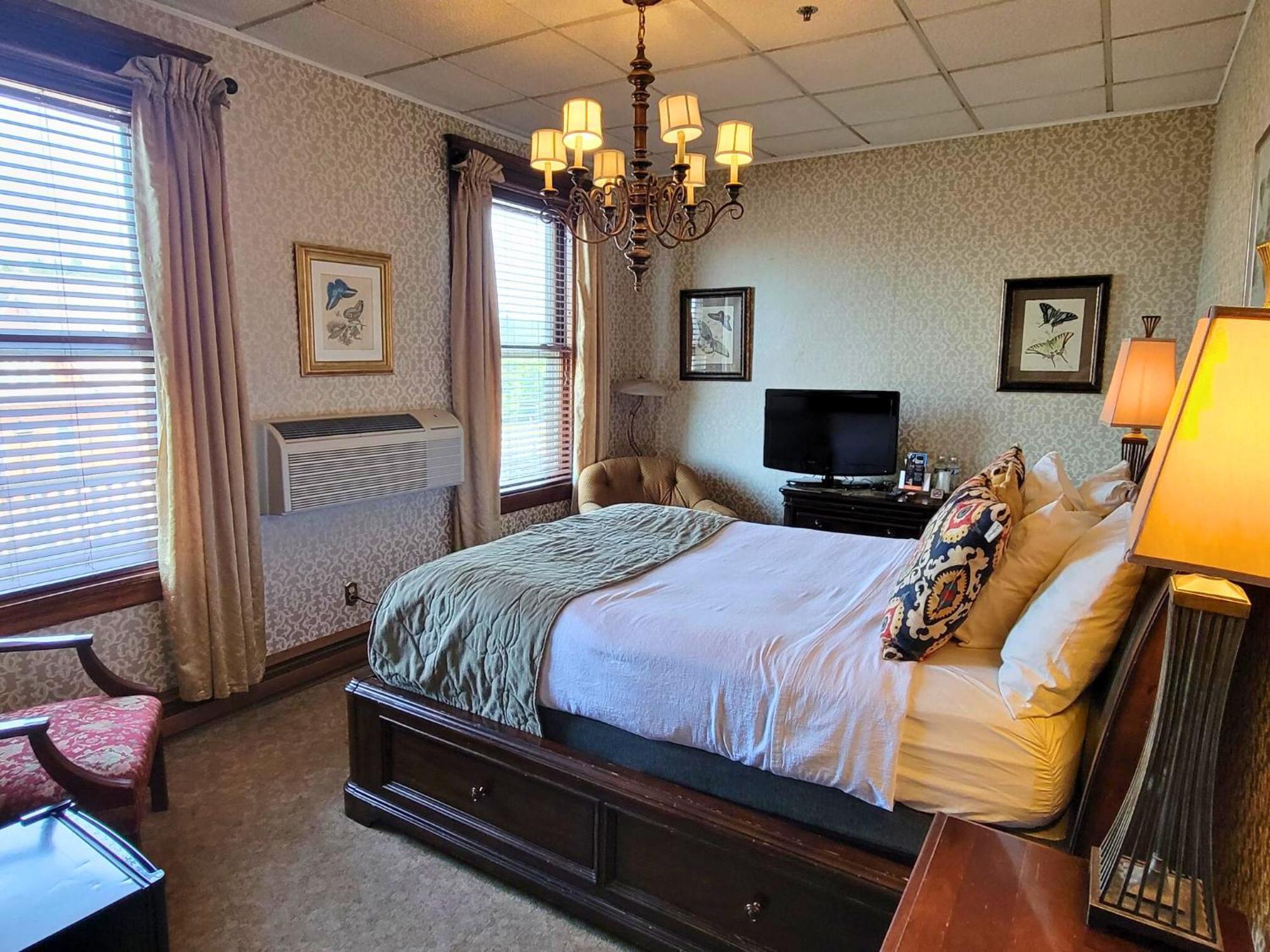 Altland House Inn & Suites Abbottstown Bagian luar foto