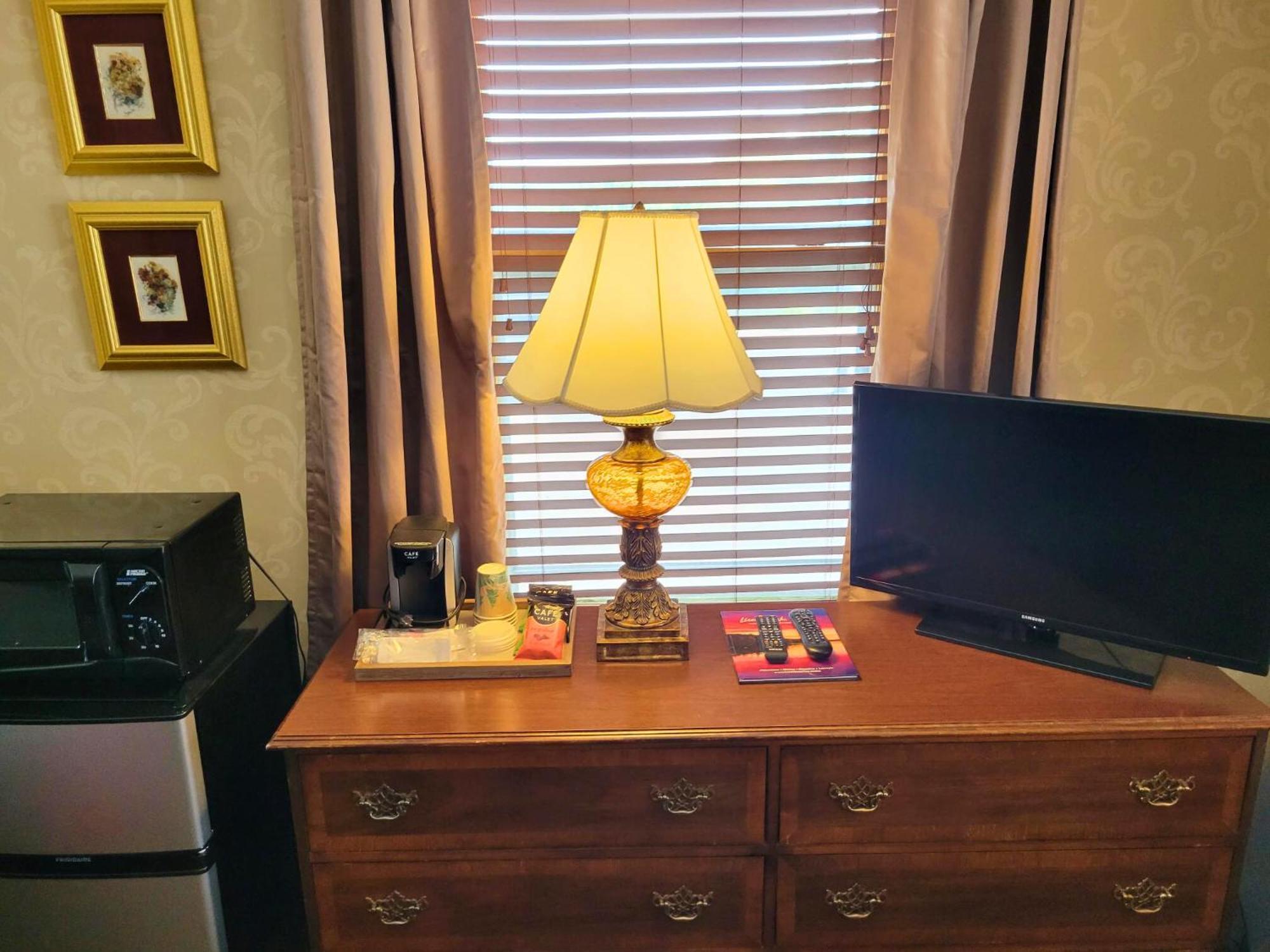 Altland House Inn & Suites Abbottstown Bagian luar foto