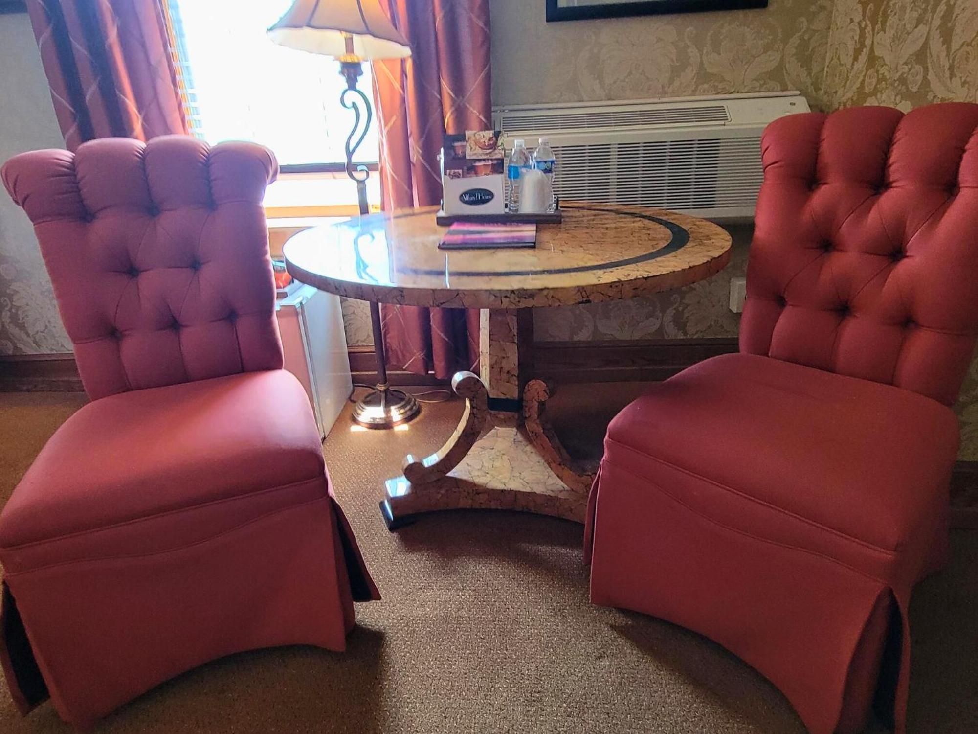 Altland House Inn & Suites Abbottstown Bagian luar foto