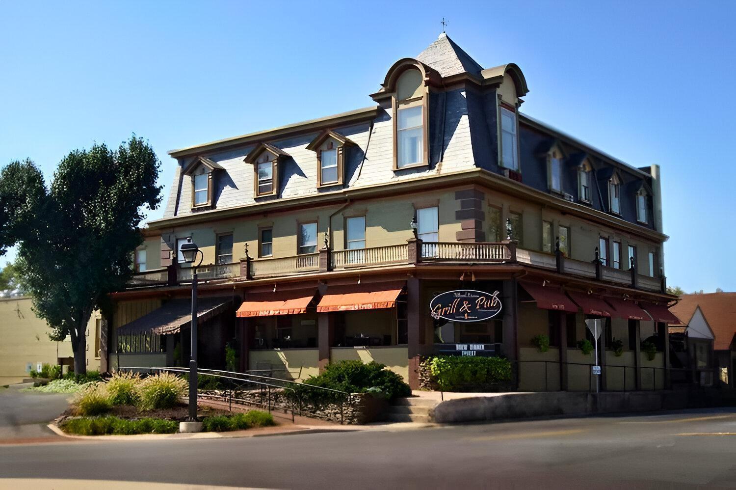 Altland House Inn & Suites Abbottstown Bagian luar foto