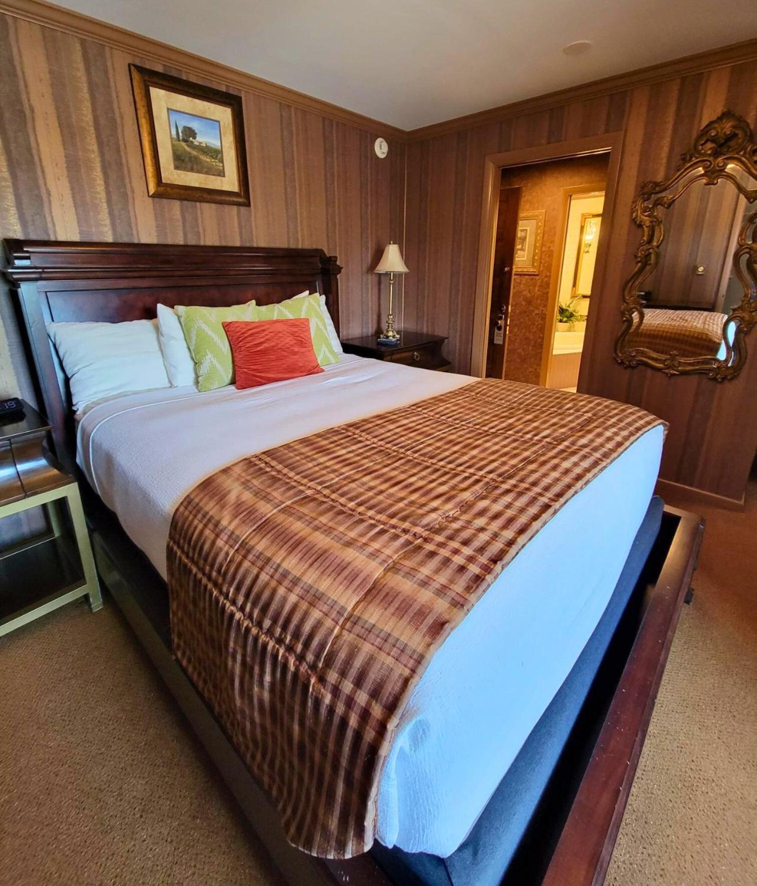 Altland House Inn & Suites Abbottstown Bagian luar foto