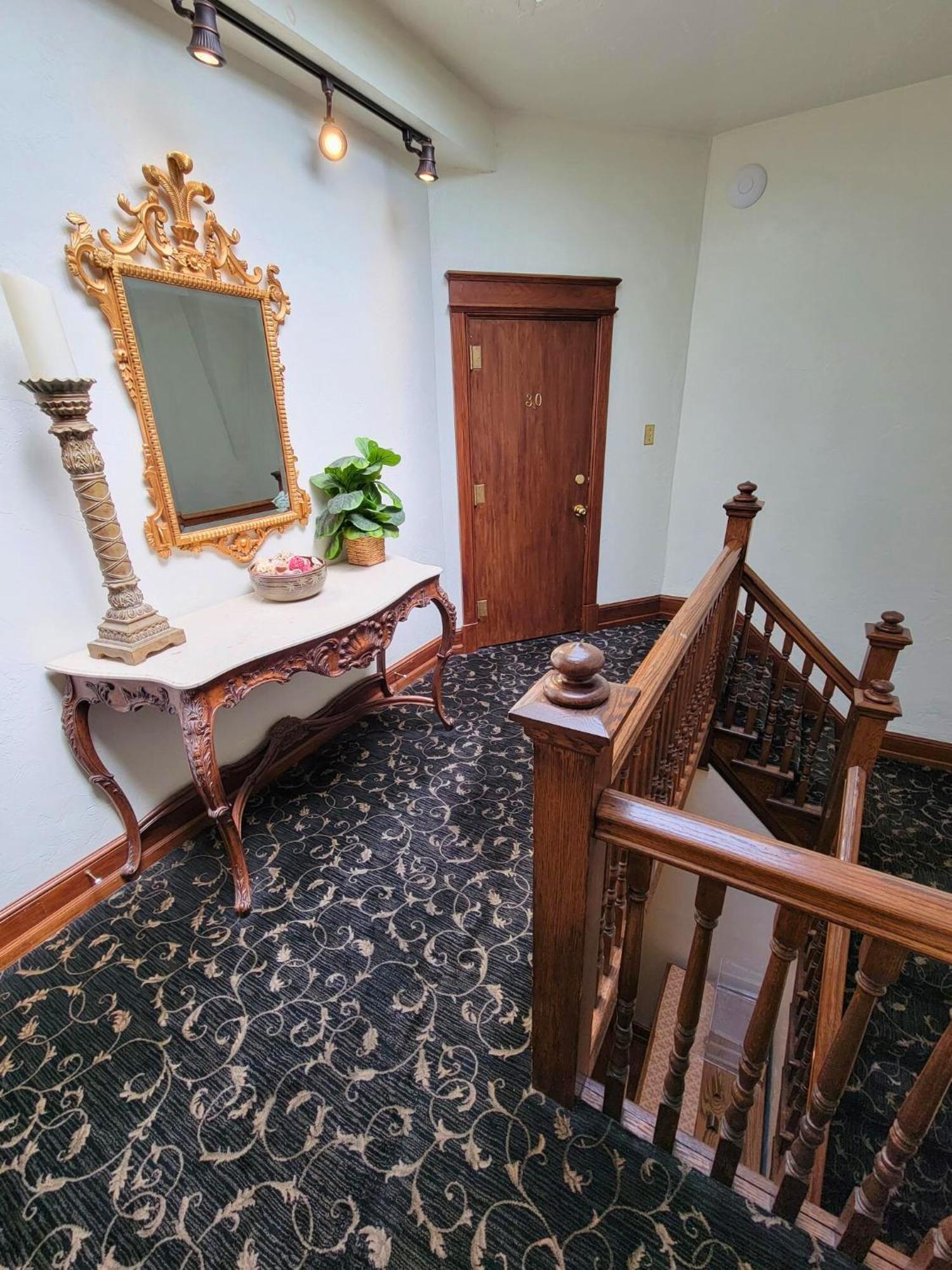Altland House Inn & Suites Abbottstown Bagian luar foto