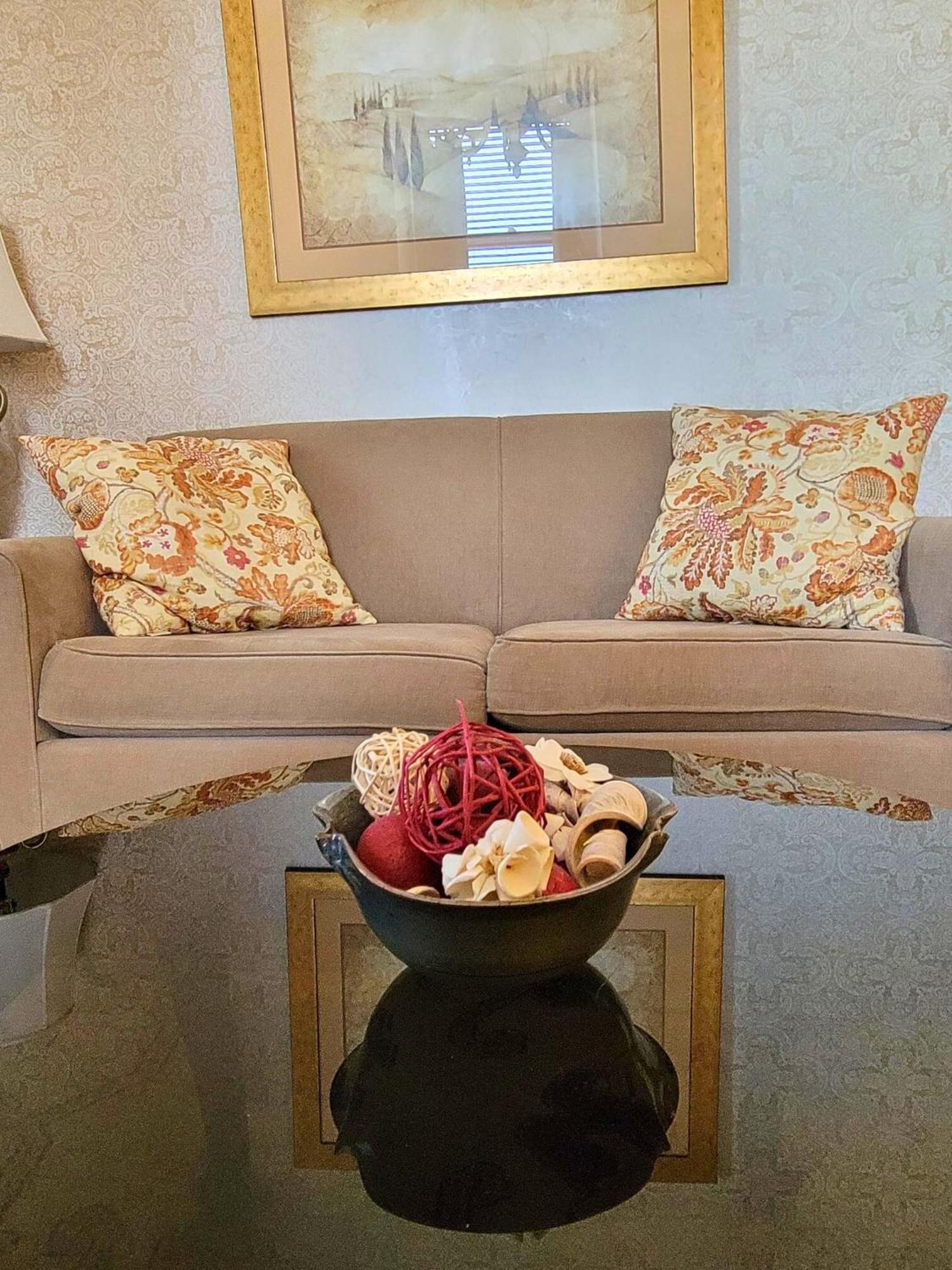 Altland House Inn & Suites Abbottstown Bagian luar foto