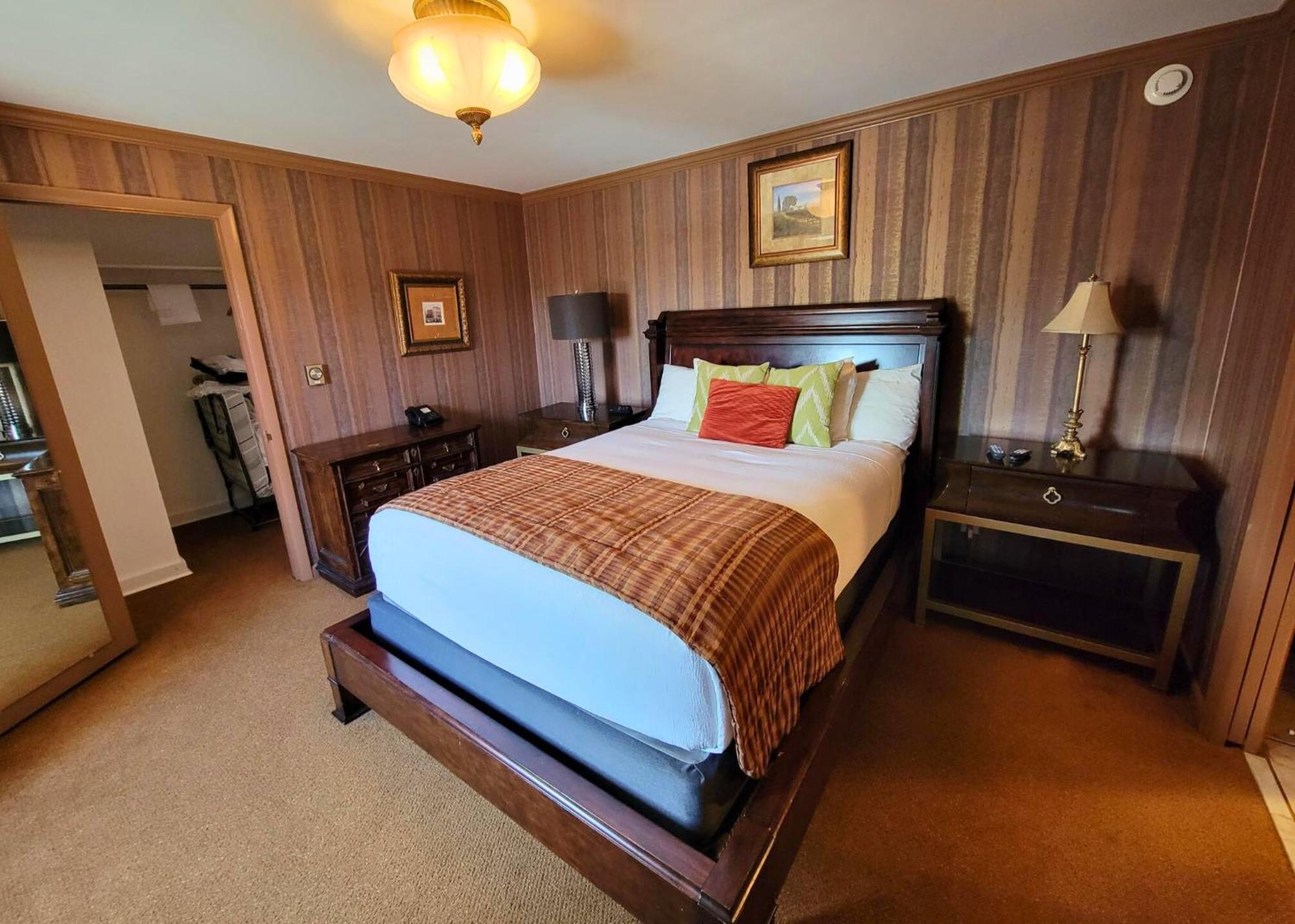 Altland House Inn & Suites Abbottstown Bagian luar foto