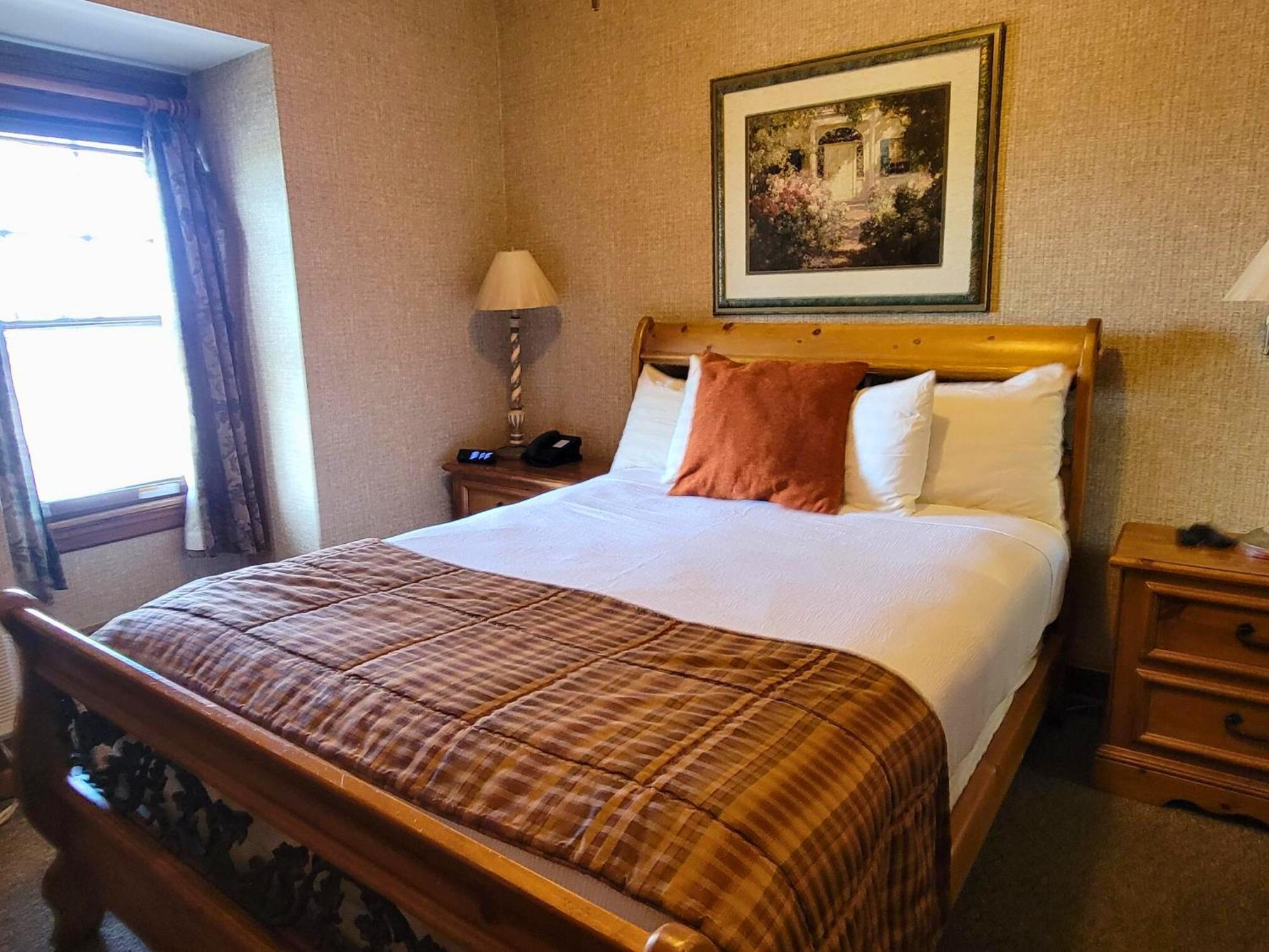 Altland House Inn & Suites Abbottstown Bagian luar foto