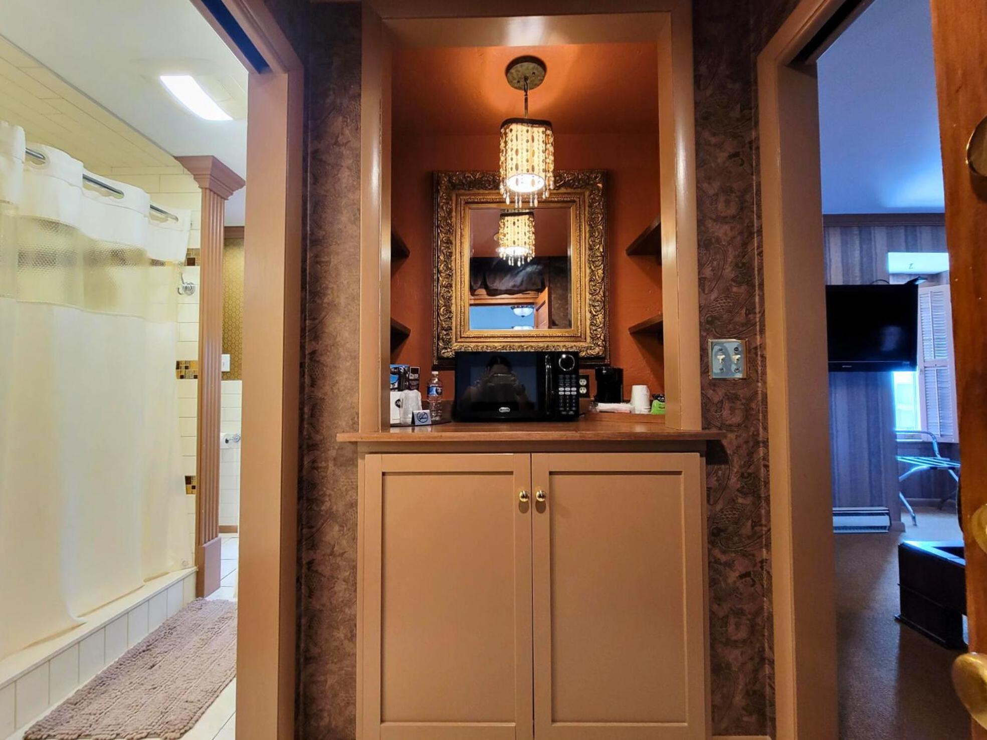 Altland House Inn & Suites Abbottstown Bagian luar foto