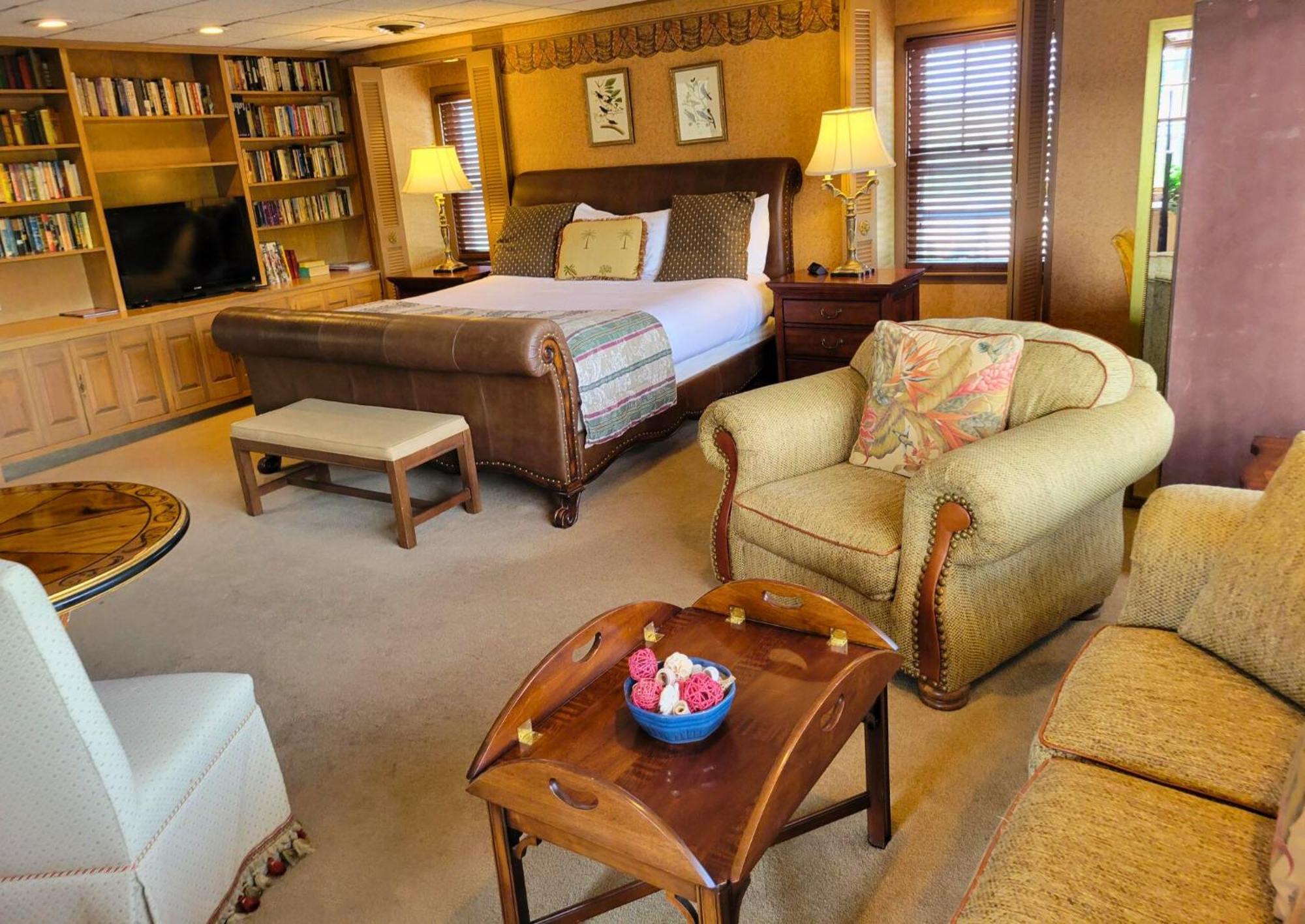 Altland House Inn & Suites Abbottstown Bagian luar foto