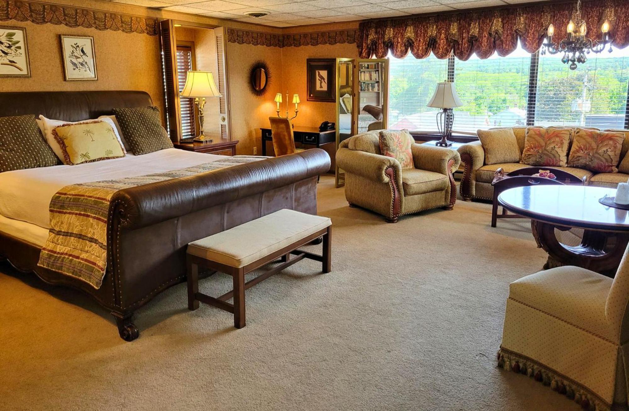 Altland House Inn & Suites Abbottstown Bagian luar foto