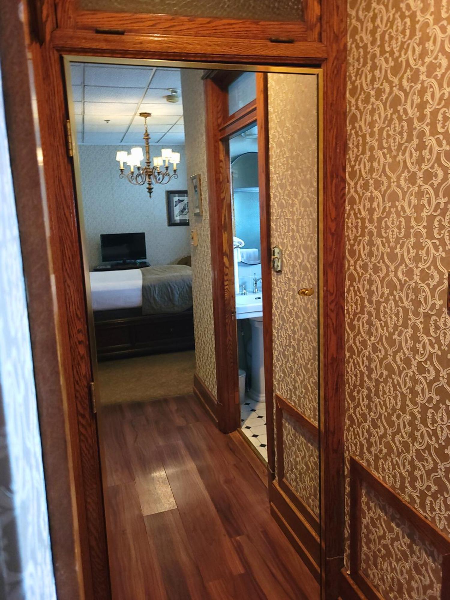 Altland House Inn & Suites Abbottstown Bagian luar foto