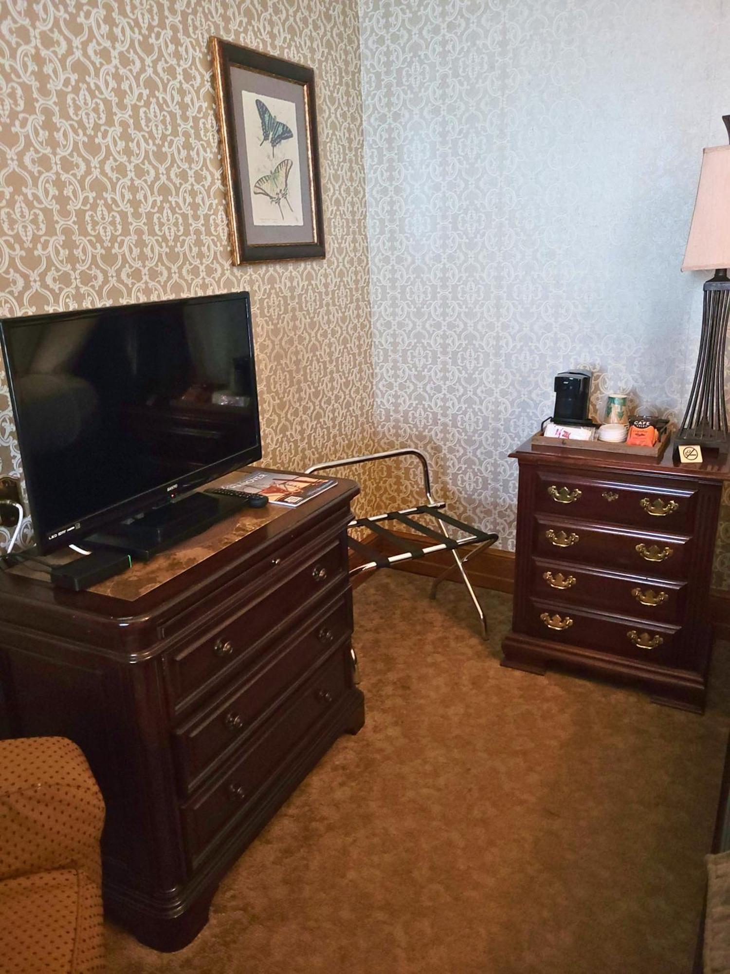 Altland House Inn & Suites Abbottstown Bagian luar foto